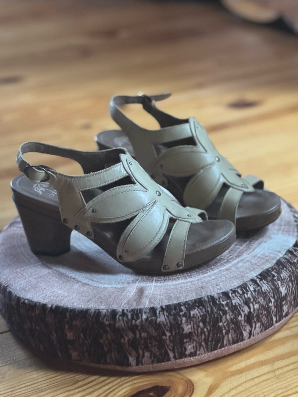 Dansko Nina Tan Leather Floral Cutout Slingback Clog Sandals -size 40
